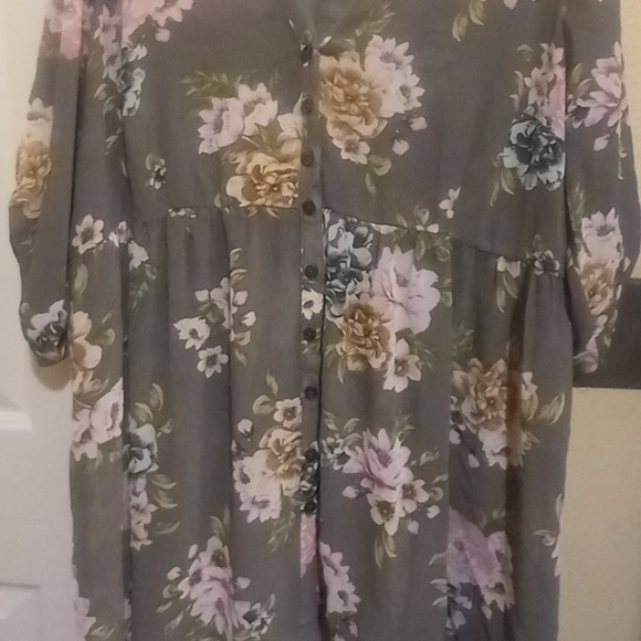 NWT-Torrid Tunic Floral Top Shirt Plus Size 2X Gray - Picture 2 of 7